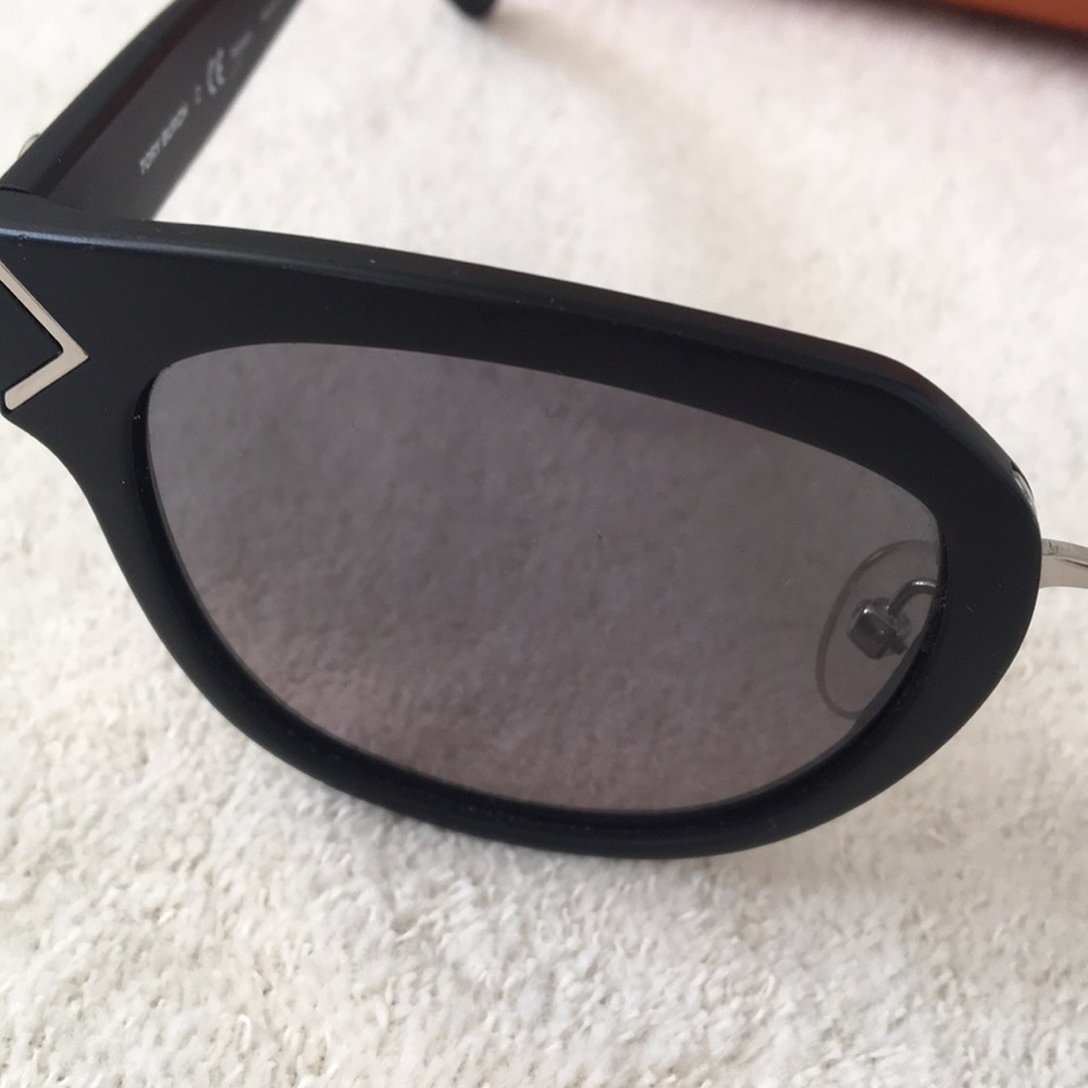 Tory Burch Sunglasses - Picture 6 of 6